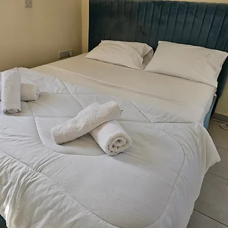 Two Bedroom Holidays Apartment, Walking Distance To The And Harbour Paphos
