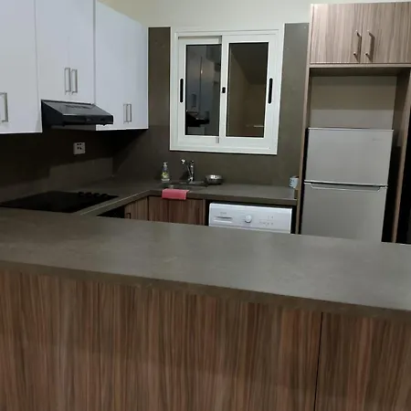 Two Bedroom Holidays Apartment, Walking Distance To The And Harbour Apartment