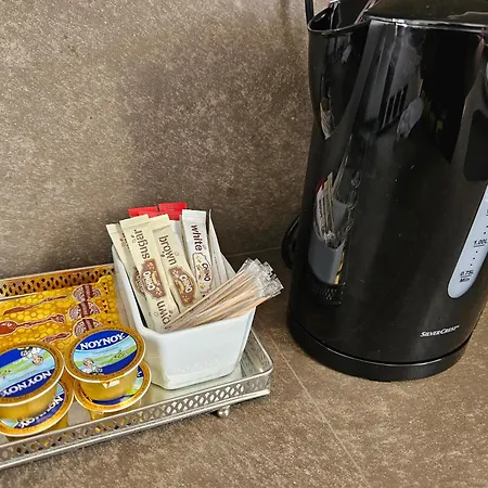 Апартаменты Two Bedroom Holidays Apartment, Walking Distance To The And Harbour *