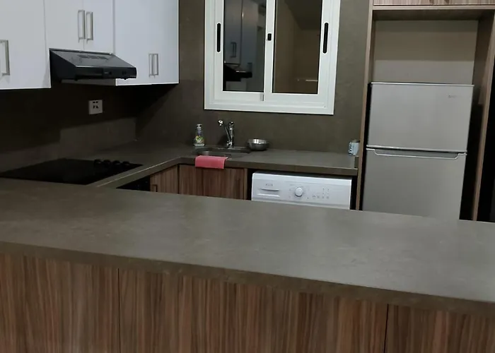 Two Bedroom Holidays Apartment, Walking Distance To The And Harbour Apartmán