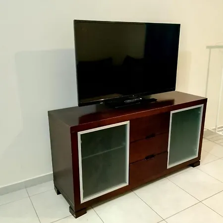 Apartment Two Bedroom Holidays Apartment, Walking Distance To The And Harbour